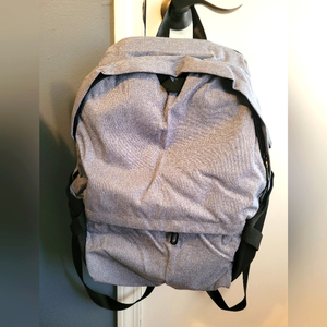 NWOT backpack with charging station‎